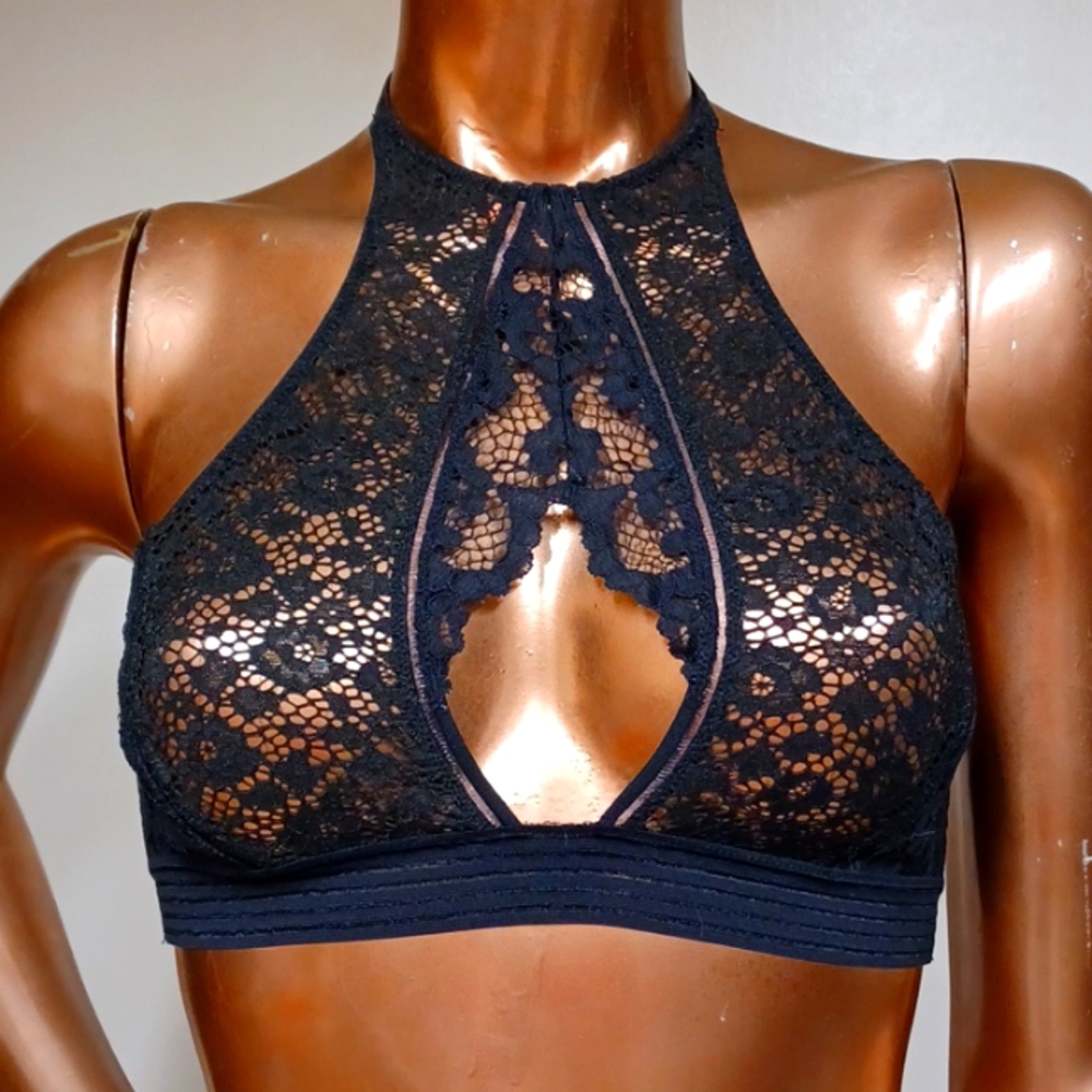 Victoria's Secret Very Sexy Halter Bra - Picture 1 of 4